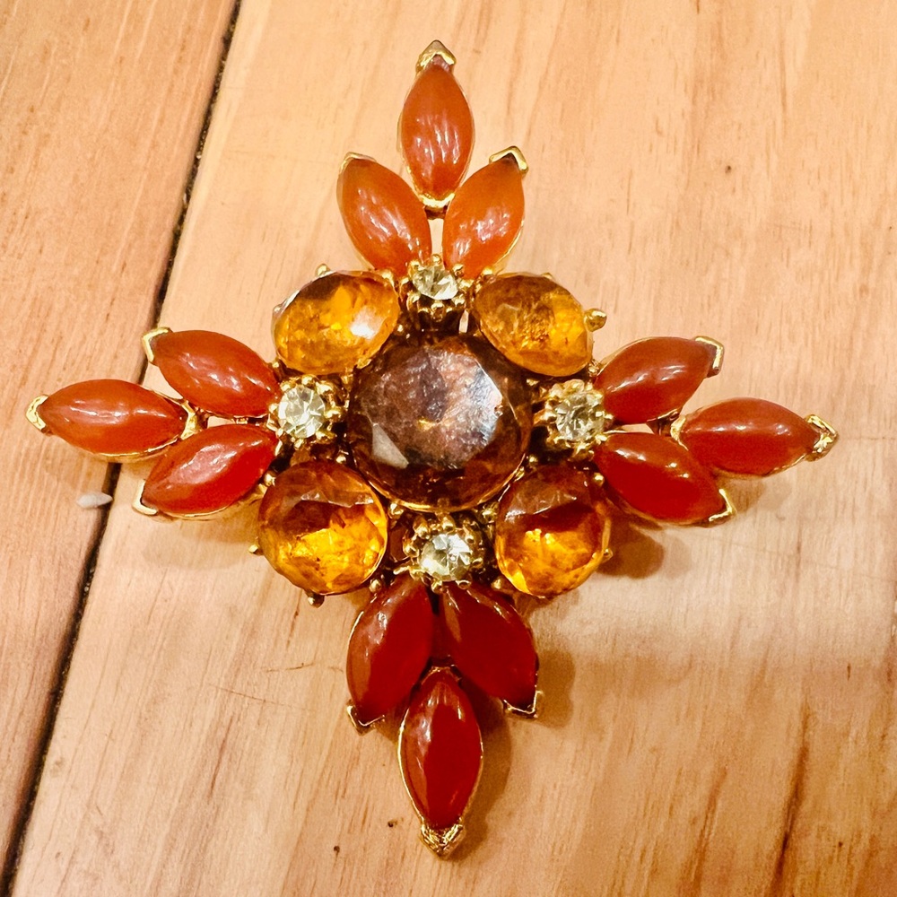 GORGEOUS YOSCA CARNELIAN Rare Vintage Rhinestone Orange and Gold  Brooch